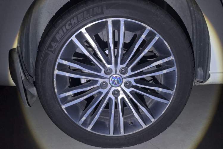Used Volkswagen Bora 2015 Value Edition 1.4TSI Automatic Sportline Right Front Wheel Hub