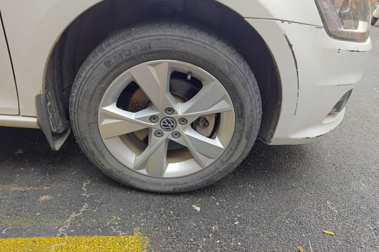 Used Volkswagen Bora 2015 Zhuihui Edition 1.6L Manual Comfort Model Right Front Wheel Hub