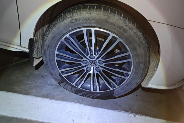 Used Volkswagen Bora 2015 Value Edition 1.4TSI Automatic Sportline Right Front Wheel Hub