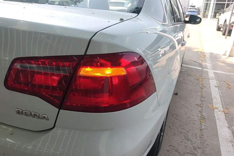 Used Volkswagen Bora 2015 Qihui Edition 1.6L Automatic Fashion Model Right Rear Taillight