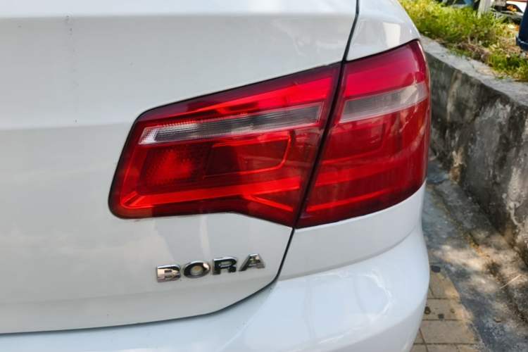 Used Volkswagen Bora 2015 Qihui Edition 1.6L Automatic Fashion Model Right Rear Taillight