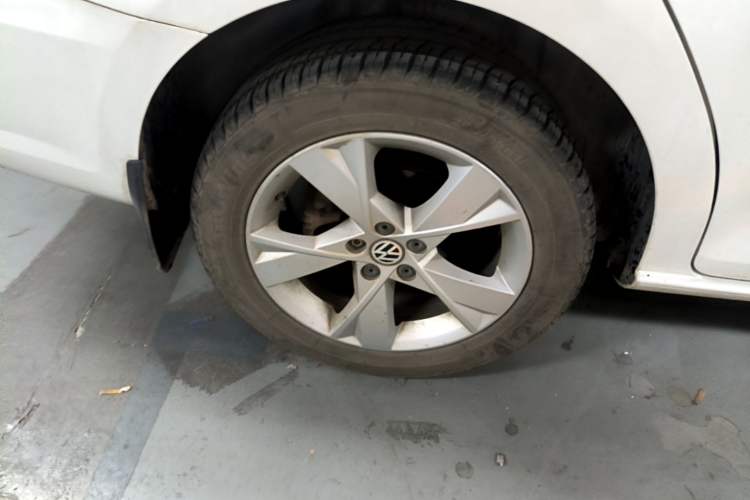 Used Volkswagen Bora 2015 Zhuihui Edition 1.6L Manual Comfort Model Right Rear Wheel Hub