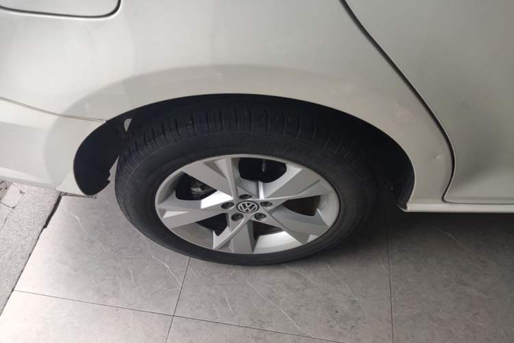 Used Volkswagen Bora 2015 Qihui Edition 1.6L Automatic Fashion Model Right Rear Wheel Hub