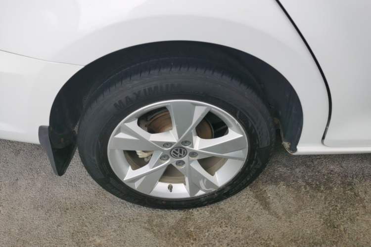 Used Volkswagen Bora 2015 Value Edition 1.6L Manual Fashionable Style Right Rear Wheel Hub