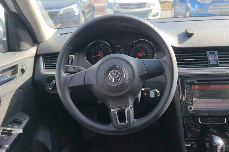 Used Volkswagen Bora 2015 Qihui Edition 1.6L Automatic Fashion Model Steering Wheel