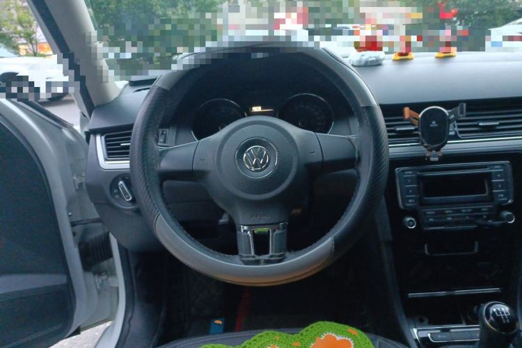 Used Volkswagen Bora 2015 Value Edition 1.6L Manual Fashionable Style Steering Wheel