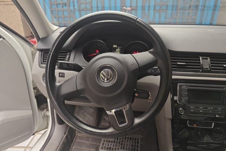 Used Volkswagen Bora 2015 Value Edition 1.6L Manual Fashionable Style Steering Wheel