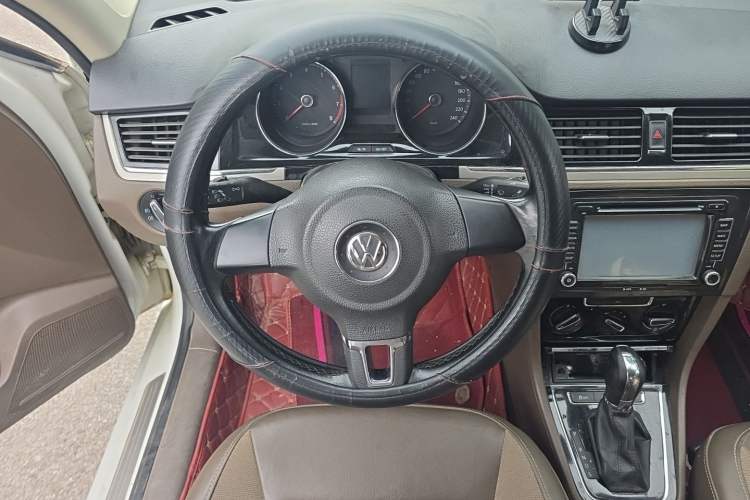 Used Volkswagen Bora 2015 Value Edition 1.6L Automatic Comfort Version Steering Wheel