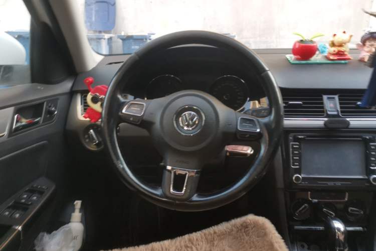 Used Volkswagen Bora 2015 Value Edition 1.6L Automatic Comfort Version Steering Wheel