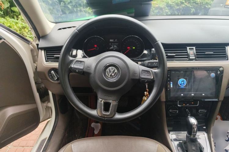 Used Volkswagen Bora 2015 Value Edition 1.6L Automatic Comfort Version Steering Wheel