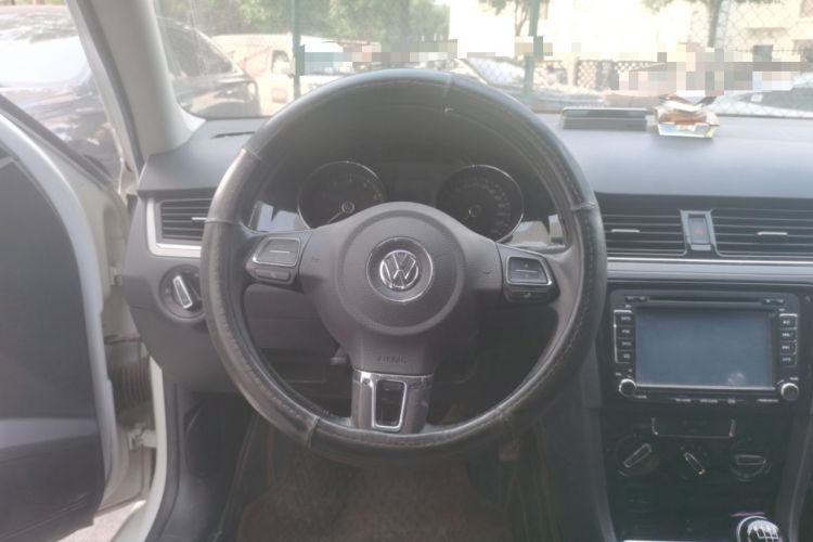 Used Volkswagen Bora 2015 Zhuihui Edition 1.6L Manual Comfort Model Steering Wheel