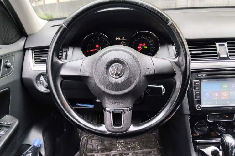 Used Volkswagen Bora 2015 Qihui Edition 1.6L Automatic Fashion Model Steering Wheel