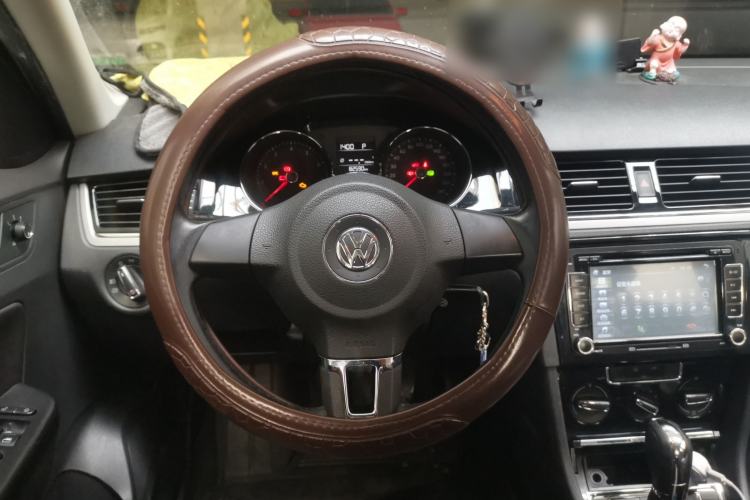 Used Volkswagen Bora 2015 Value Edition 1.6L Automatic Comfort Version Steering Wheel