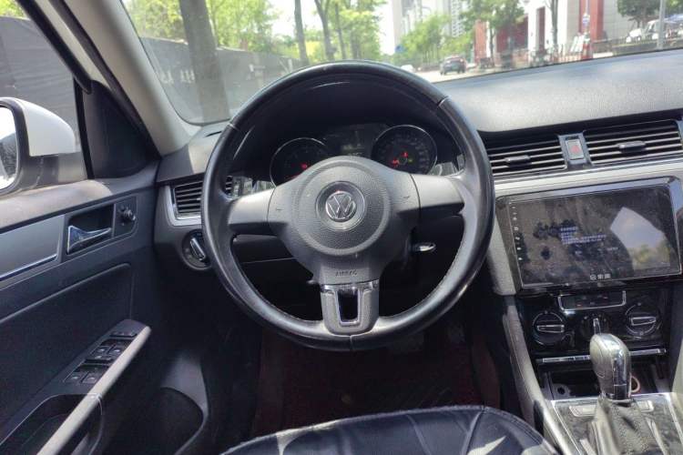 Used Volkswagen Bora 2015 Value Edition 1.6L Automatic Comfort Version Steering Wheel