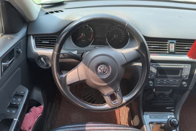 Used Volkswagen Bora 2015 Value Edition 1.6L Manual Fashionable Style Steering Wheel
