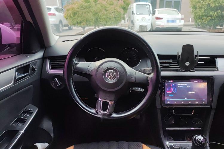 Used Volkswagen Bora 2015 Value Edition 1.6L Manual Fashionable Style Steering Wheel