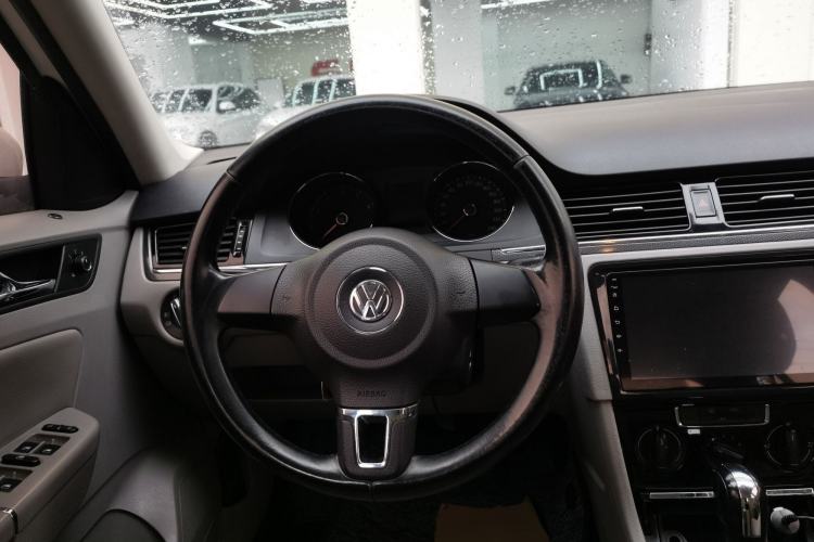 Used Volkswagen Bora 2015 Qihui Edition 1.6L Automatic Fashion Model Steering Wheel