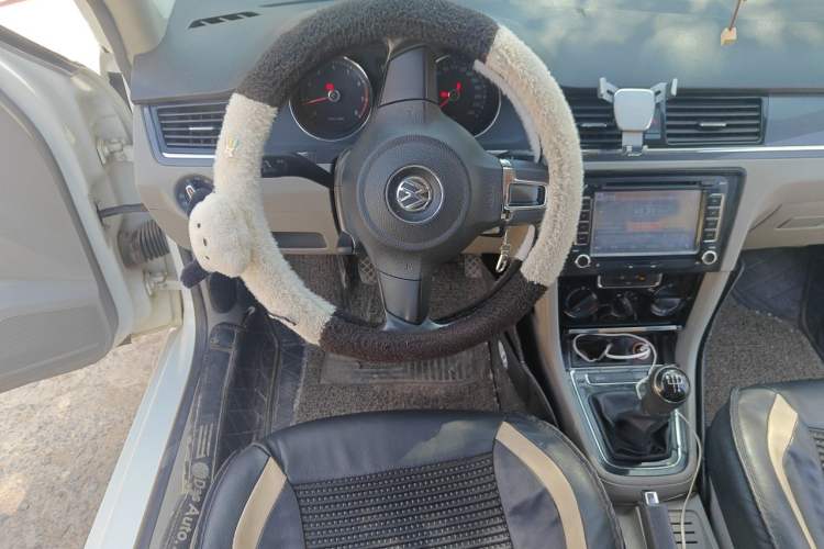 Used Volkswagen Bora 2015 Value Edition 1.6L Manual Fashionable Style Steering Wheel