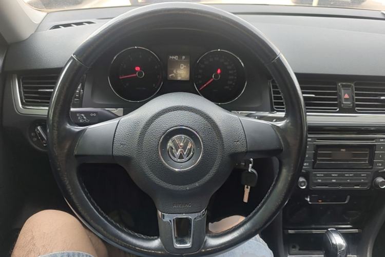 Used Volkswagen Bora 2015 Qihui Edition 1.6L Automatic Fashion Model Steering Wheel