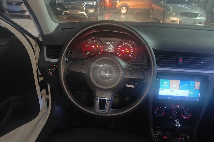 Used Volkswagen Bora 2015 Qihui Edition 1.6L Automatic Fashion Model Steering Wheel