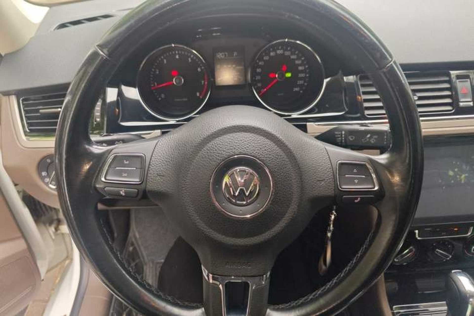 Used Volkswagen Bora 2015 Value Edition 1.6L Automatic Comfort Version Steering Wheel