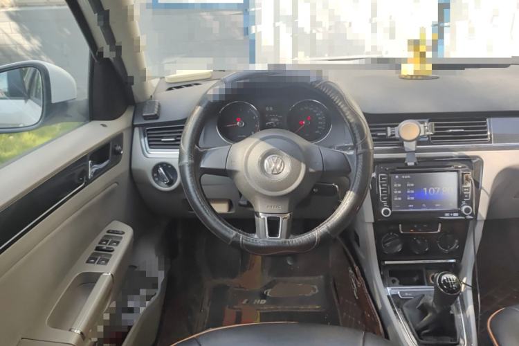 Used Volkswagen Bora 2015 Value Edition 1.6L Manual Fashionable Style Steering Wheel