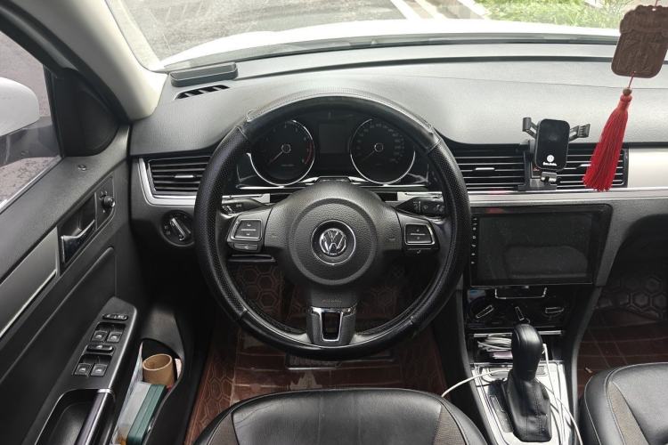 Used Volkswagen Bora 2015 Value Edition 1.6L Automatic Comfort Version Steering Wheel
