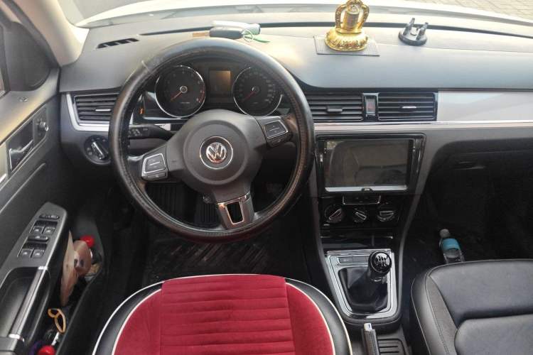 Used Volkswagen Bora 2015 Zhuihui Edition 1.6L Manual Comfort Model Steering Wheel