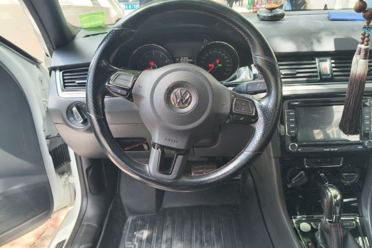 Used Volkswagen Bora 2015 Value Edition 1.4TSI Automatic Sportline Steering Wheel