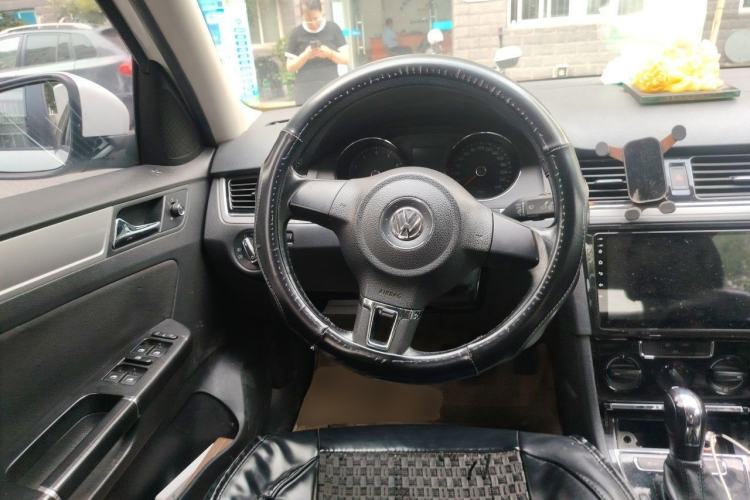 Used Volkswagen Bora 2015 Qihui Edition 1.6L Automatic Fashion Model Steering Wheel
