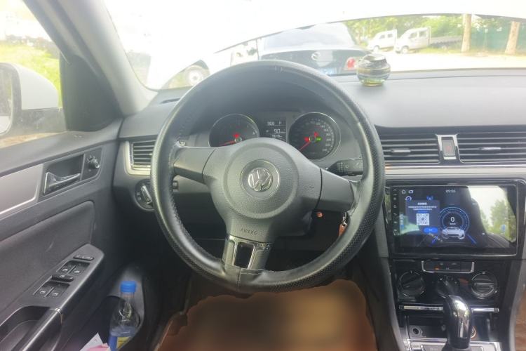 Used Volkswagen Bora 2015 Qihui Edition 1.6L Automatic Fashion Model Steering Wheel