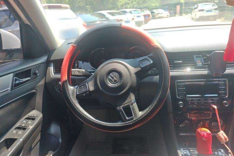 Used Volkswagen Bora 2015 Value Edition 1.6L Automatic Comfort Version Steering Wheel