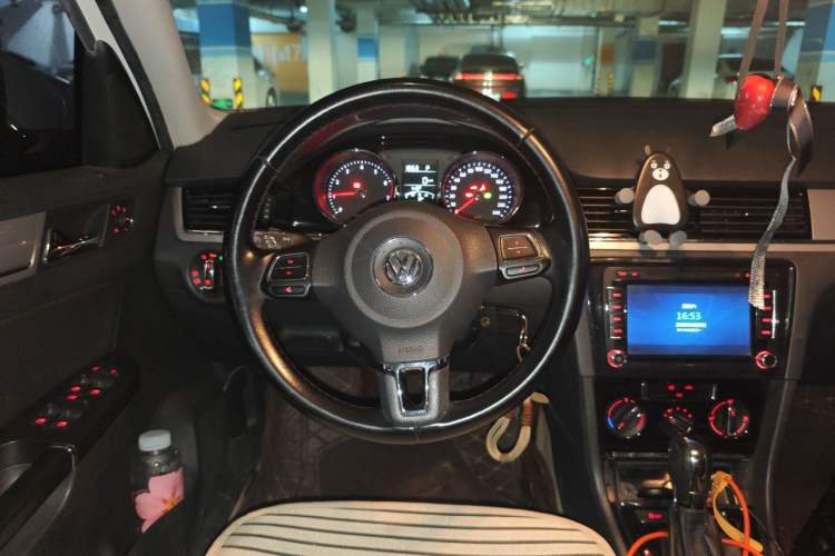 Used Volkswagen Bora 2015 Qihui Edition 1.6L Automatic Fashion Model Steering Wheel
