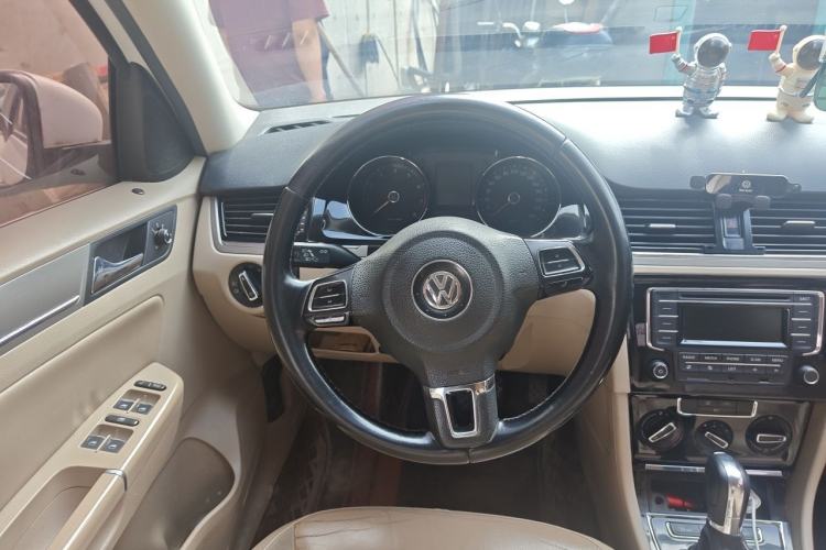 Used Volkswagen Bora 2015 Value Edition 1.6L Automatic Comfort Version Steering Wheel