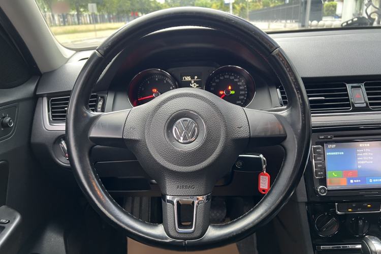 Used Volkswagen Bora 2015 Qihui Edition 1.6L Automatic Fashion Model Steering Wheel