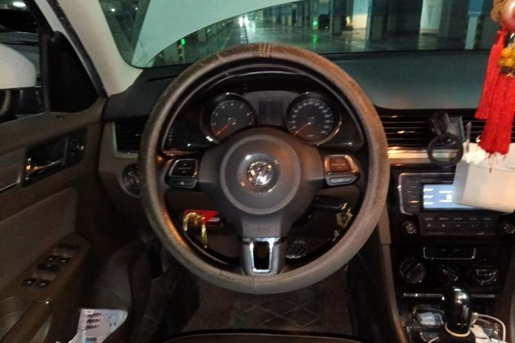 Used Volkswagen Bora 2015 Value Edition 1.6L Automatic Comfort Version Steering Wheel