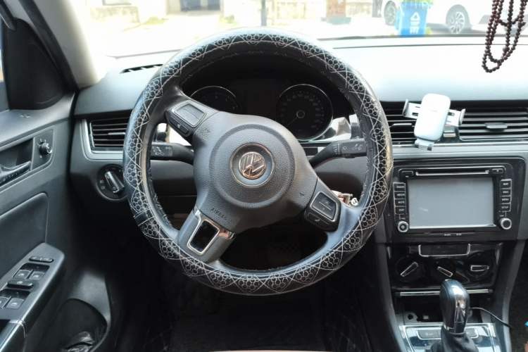 Used Volkswagen Bora 2015 Value Edition 1.6L Automatic Comfort Version Steering Wheel