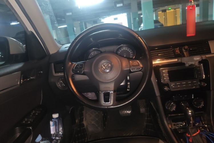 Used Volkswagen Bora 2015 Value Edition 1.6L Automatic Comfort Version Steering Wheel