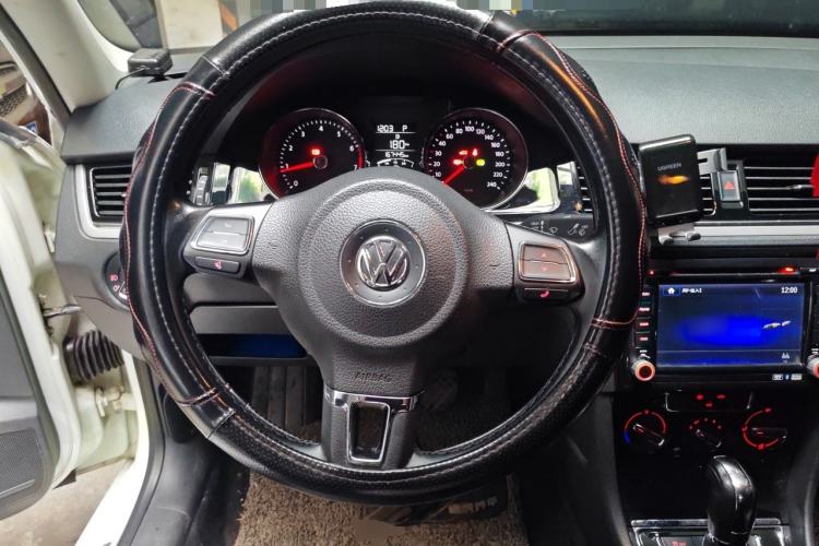 Used Volkswagen Bora 2015 Value Edition 1.6L Automatic Comfort Version Steering Wheel