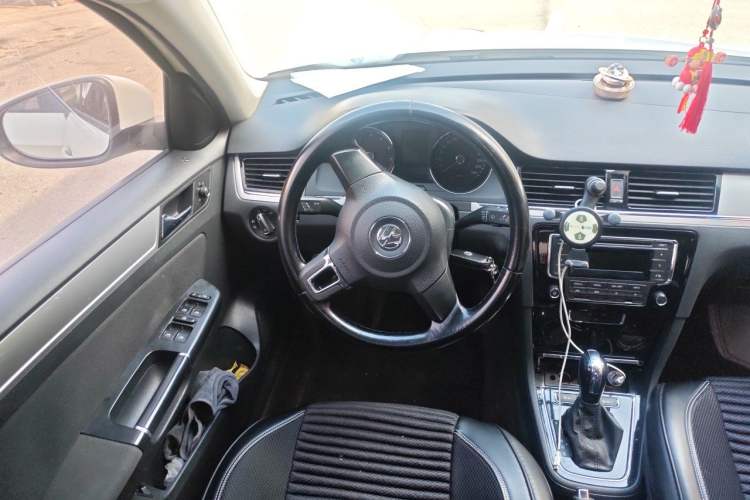Used Volkswagen Bora 2015 Qihui Edition 1.6L Automatic Fashion Model Steering Wheel