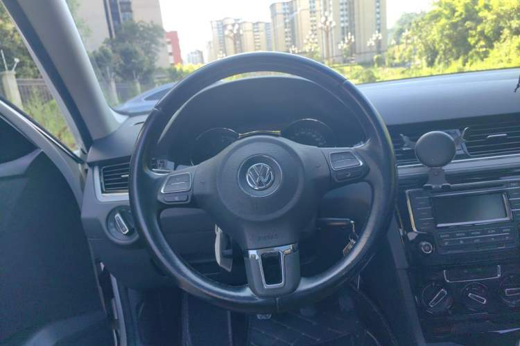 Used Volkswagen Bora 2015 Zhuihui Edition 1.6L Manual Comfort Model Steering Wheel