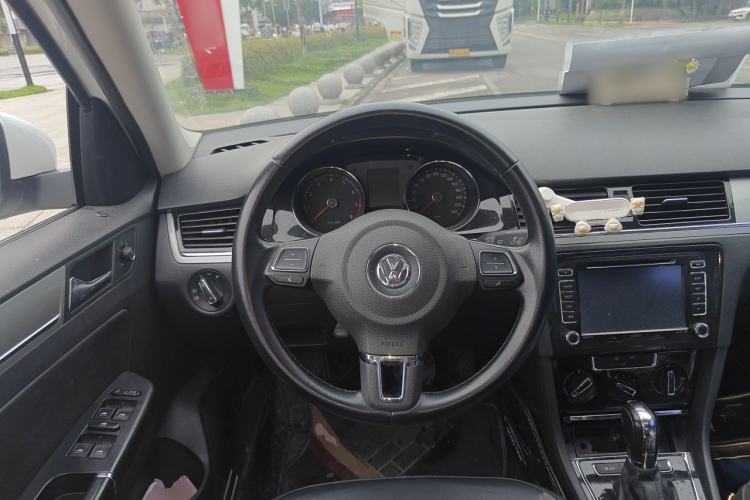 Used Volkswagen Bora 2015 Value Edition 1.6L Automatic Comfort Version Steering Wheel
