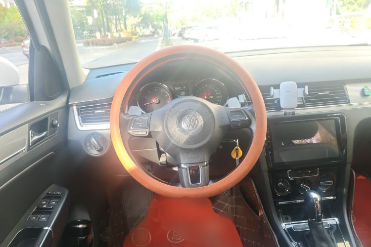 Used Volkswagen Bora 2015 Value Edition 1.6L Automatic Comfort Version Steering Wheel