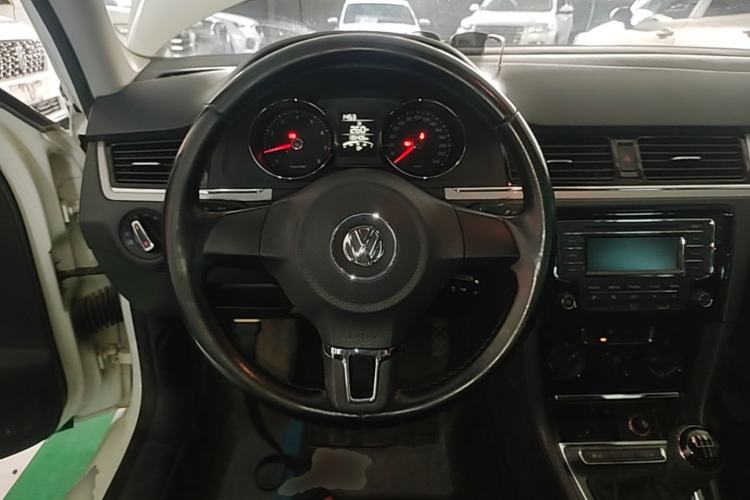 Used Volkswagen Bora 2015 Value Edition 1.6L Manual Fashionable Style Steering Wheel