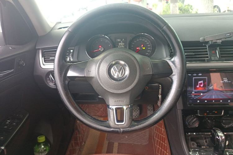 Used Volkswagen Bora 2015 Qihui Edition 1.6L Automatic Fashion Model Steering Wheel