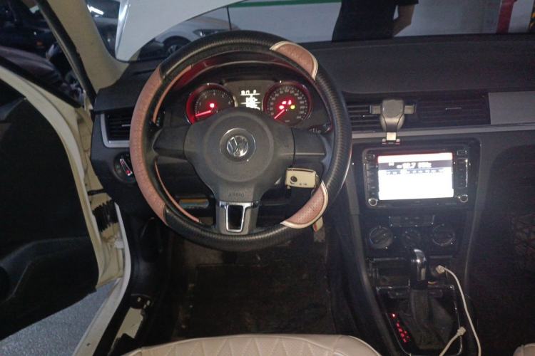 Used Volkswagen Bora 2015 Qihui Edition 1.6L Automatic Fashion Model Steering Wheel