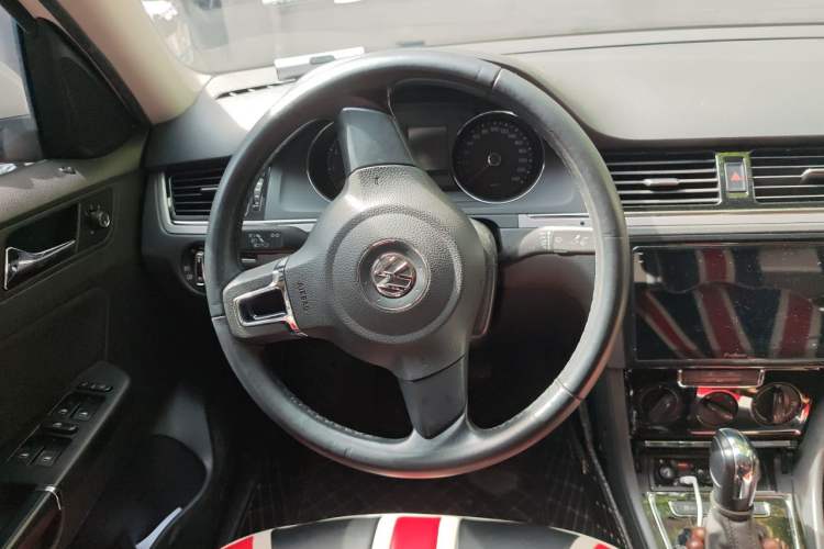Used Volkswagen Bora 2015 Qihui Edition 1.6L Automatic Fashion Model Steering Wheel