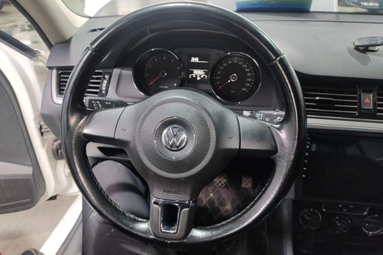 Used Volkswagen Bora 2015 Value Edition 1.6L Manual Fashionable Style Steering Wheel