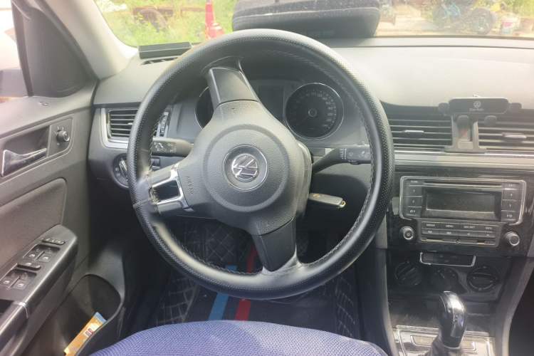 Used Volkswagen Bora 2015 Qihui Edition 1.6L Automatic Fashion Model Steering Wheel
