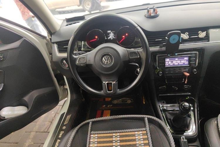 Used Volkswagen Bora 2015 Zhuihui Edition 1.6L Manual Comfort Model Steering Wheel